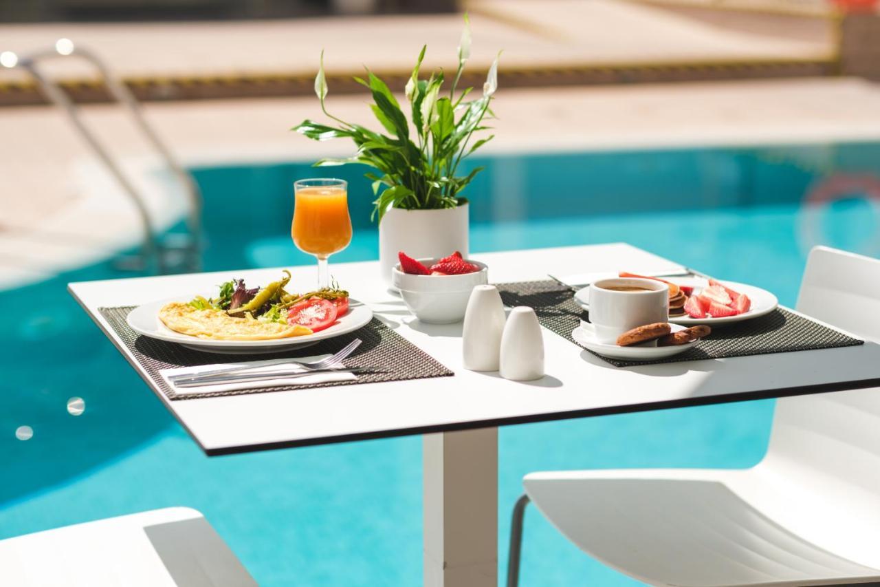 Welikehotel Triton Beach (Adults Only) Cala Ratjada  Exterior photo